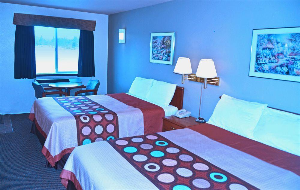 Super 8 By Wyndham Strathmore Ngoại thất bức ảnh