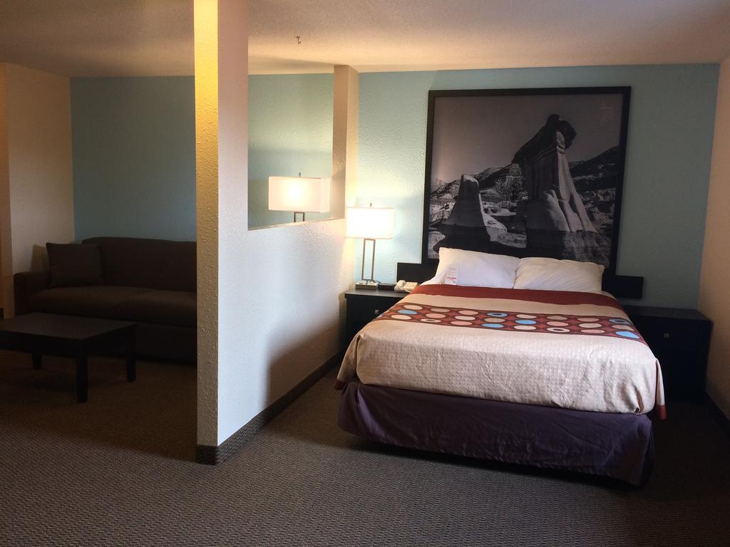 Super 8 By Wyndham Strathmore Ngoại thất bức ảnh