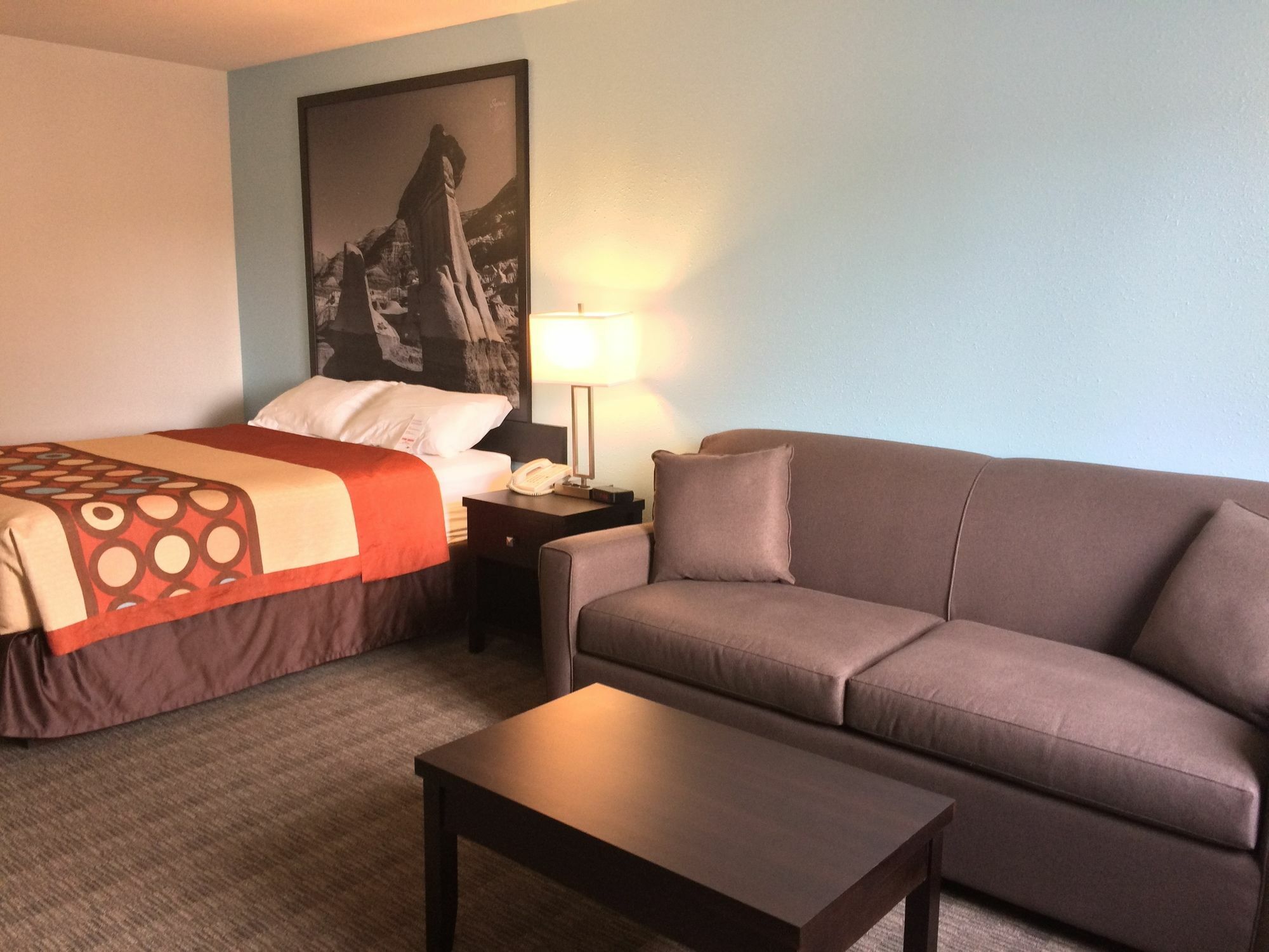 Super 8 By Wyndham Strathmore Ngoại thất bức ảnh