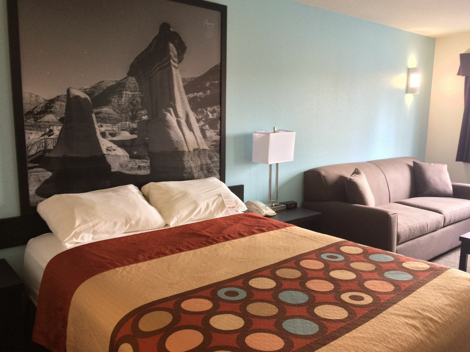 Super 8 By Wyndham Strathmore Ngoại thất bức ảnh